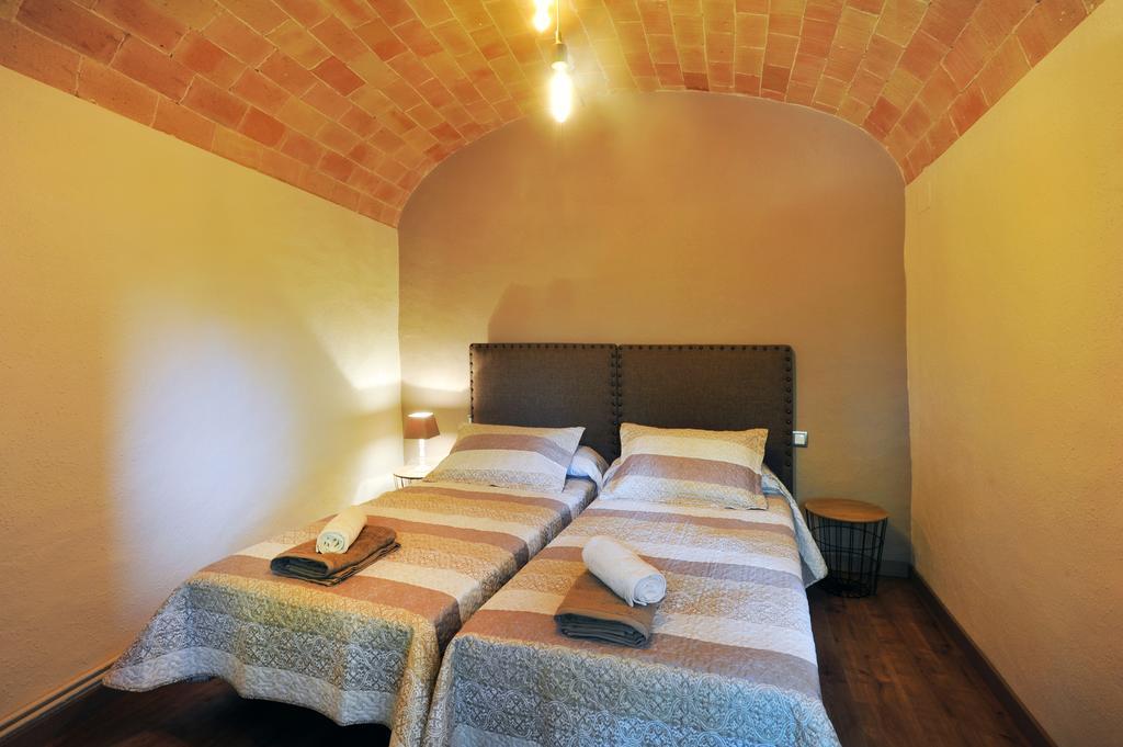 Five-Bedroom House,323441320:JPEG